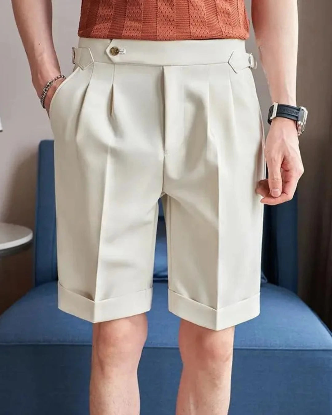 Short Claude homme, blanc crème, type costume, coupe élégante et raffinée.