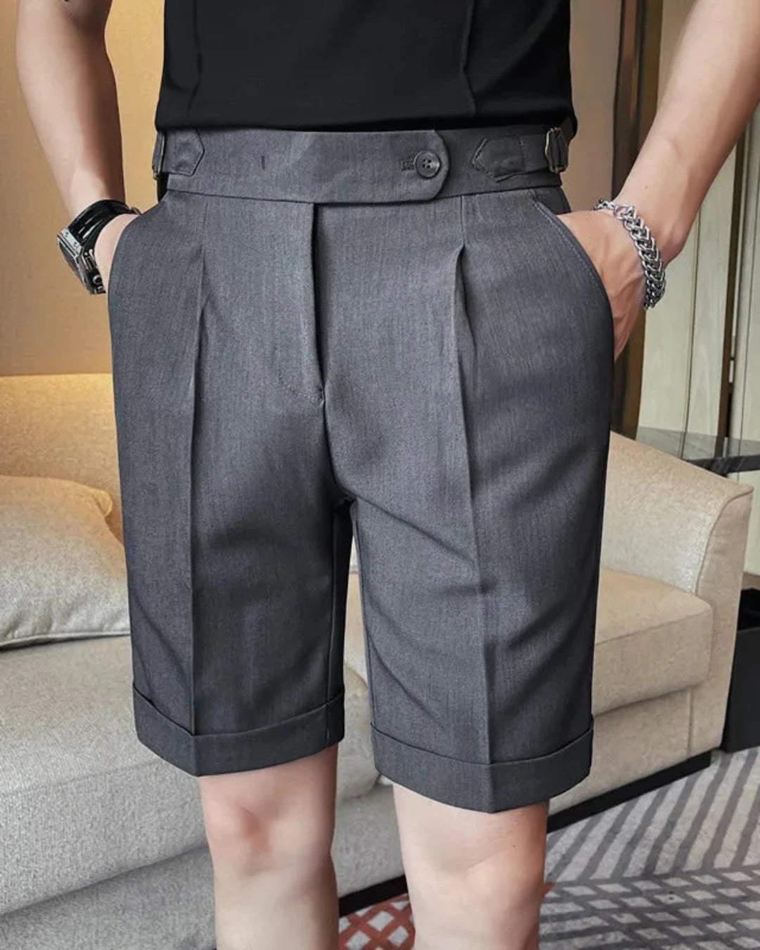 Short Gaël homme, gris, braguette zippée, silhouette raffinée et moderne.