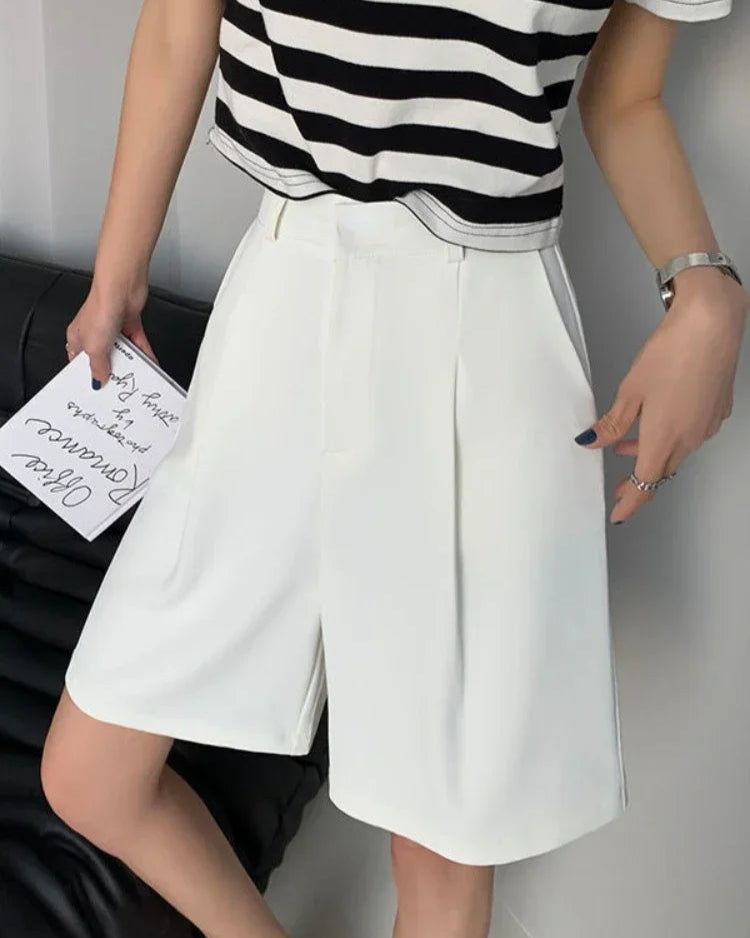 Short Valérie blanc en coton pour femme, avec braguette zippée élégante.