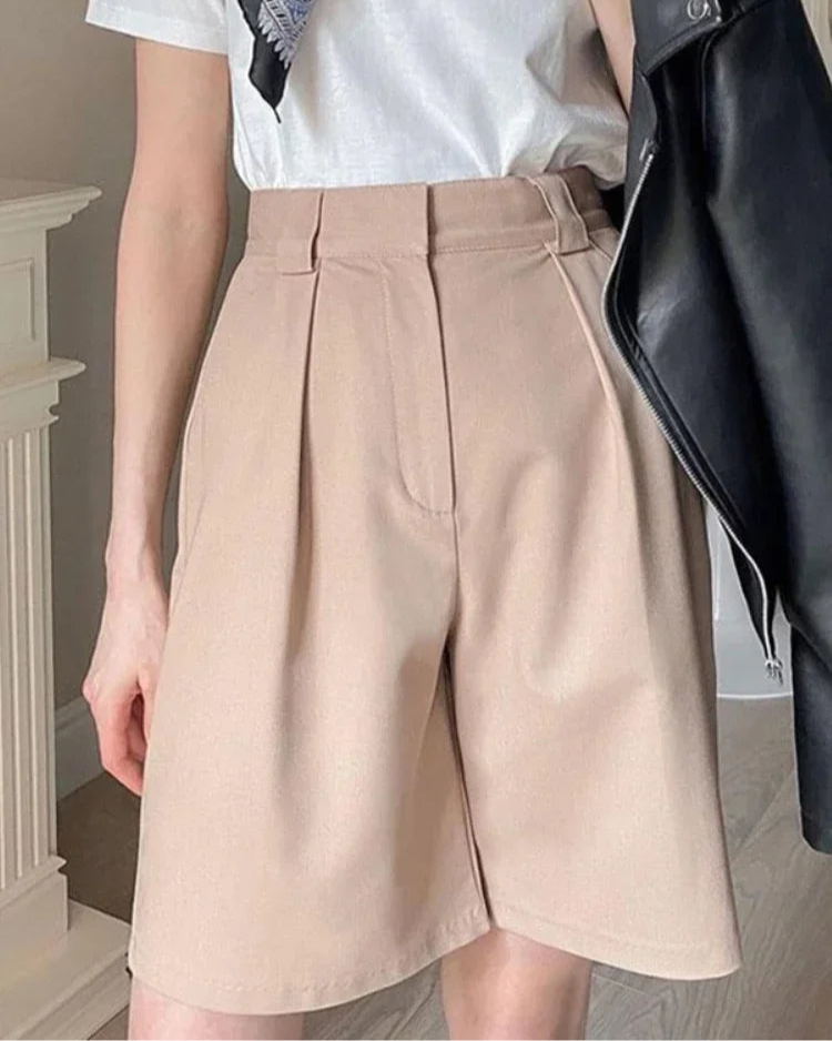 Short Valérie kaki en coton, short femme avec braguette zippée pour un style décontracté.