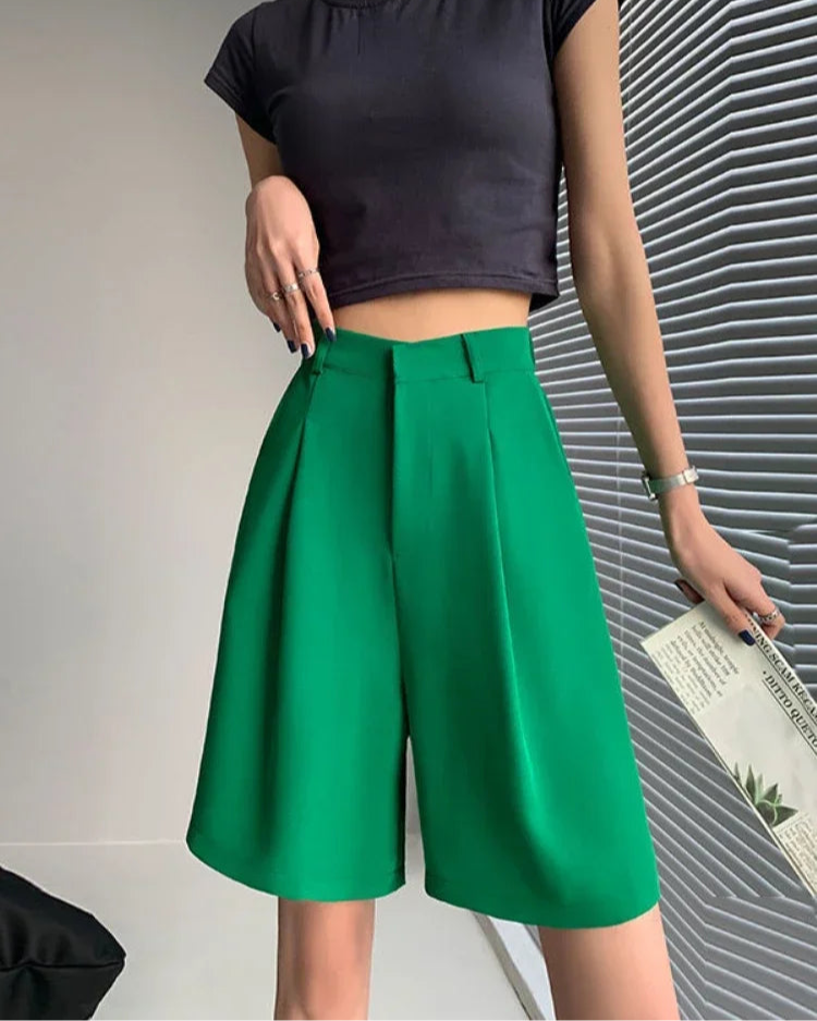 Short Valérie vert pour femme, en coton respirant avec braguette zippée.