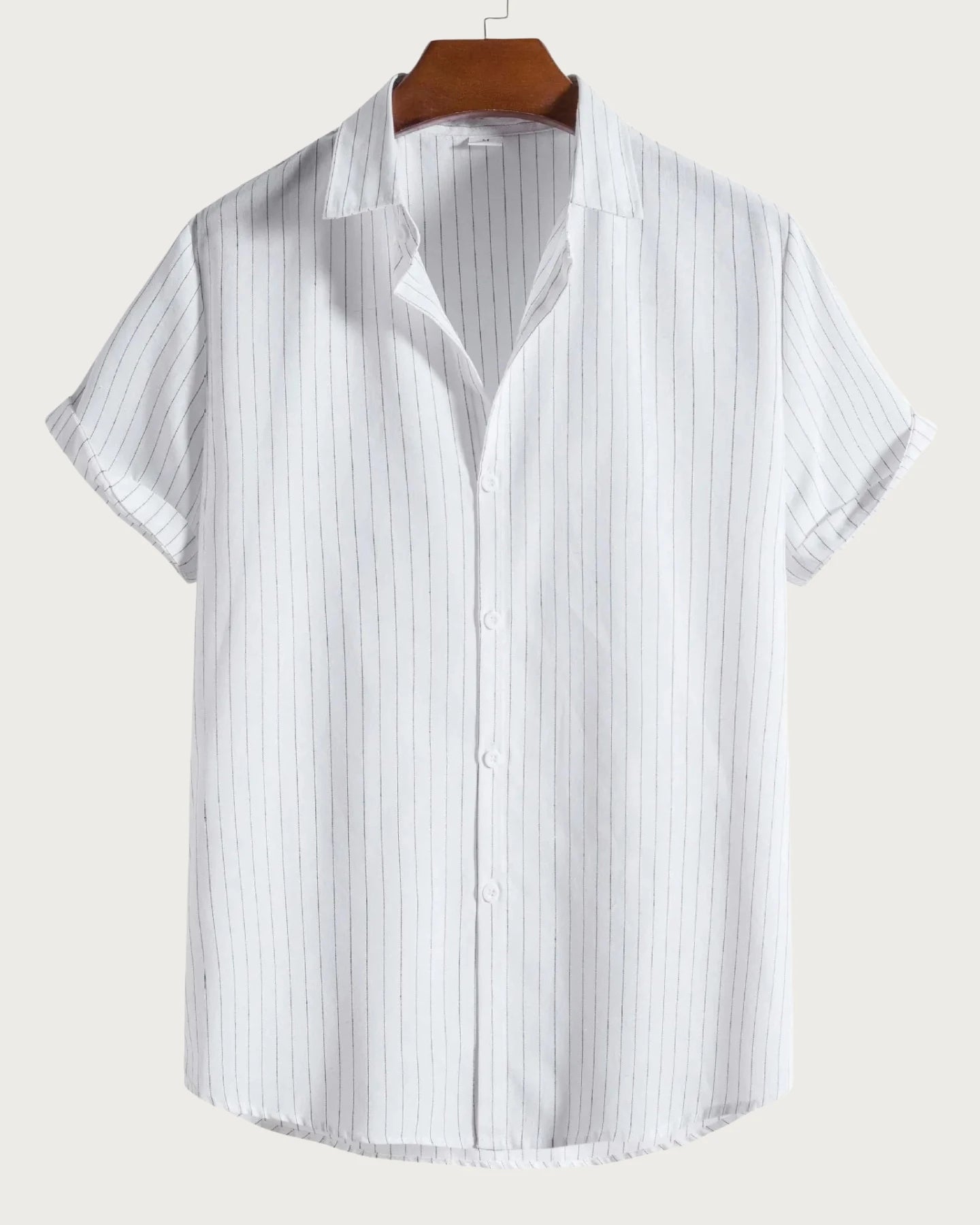 Chemise Lucas blanche pour homme, col rabattu, élégance classique et intemporelle.