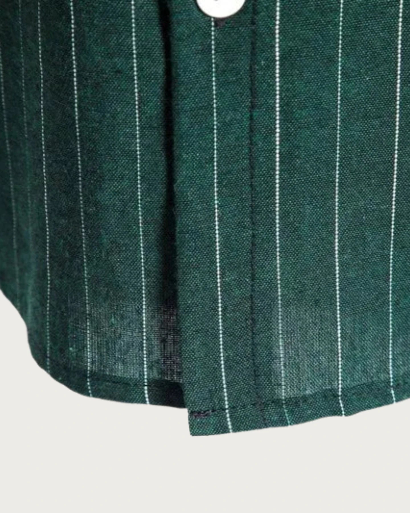 Chemise Lucas verte, vue détaillée, tissu haut de gamme et coupe élégante.