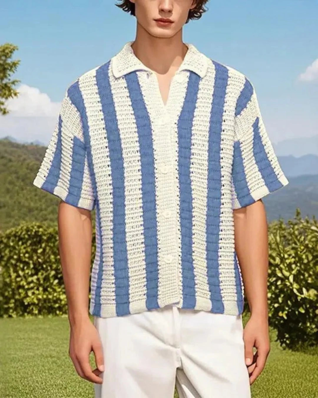 Chemise Marin homme bleu clair, rayée, col rabattu, manches courtes.