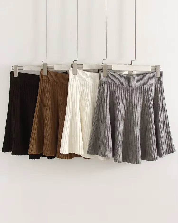Jupe grise Camille en tissu tricoté, style moderne pour femme.