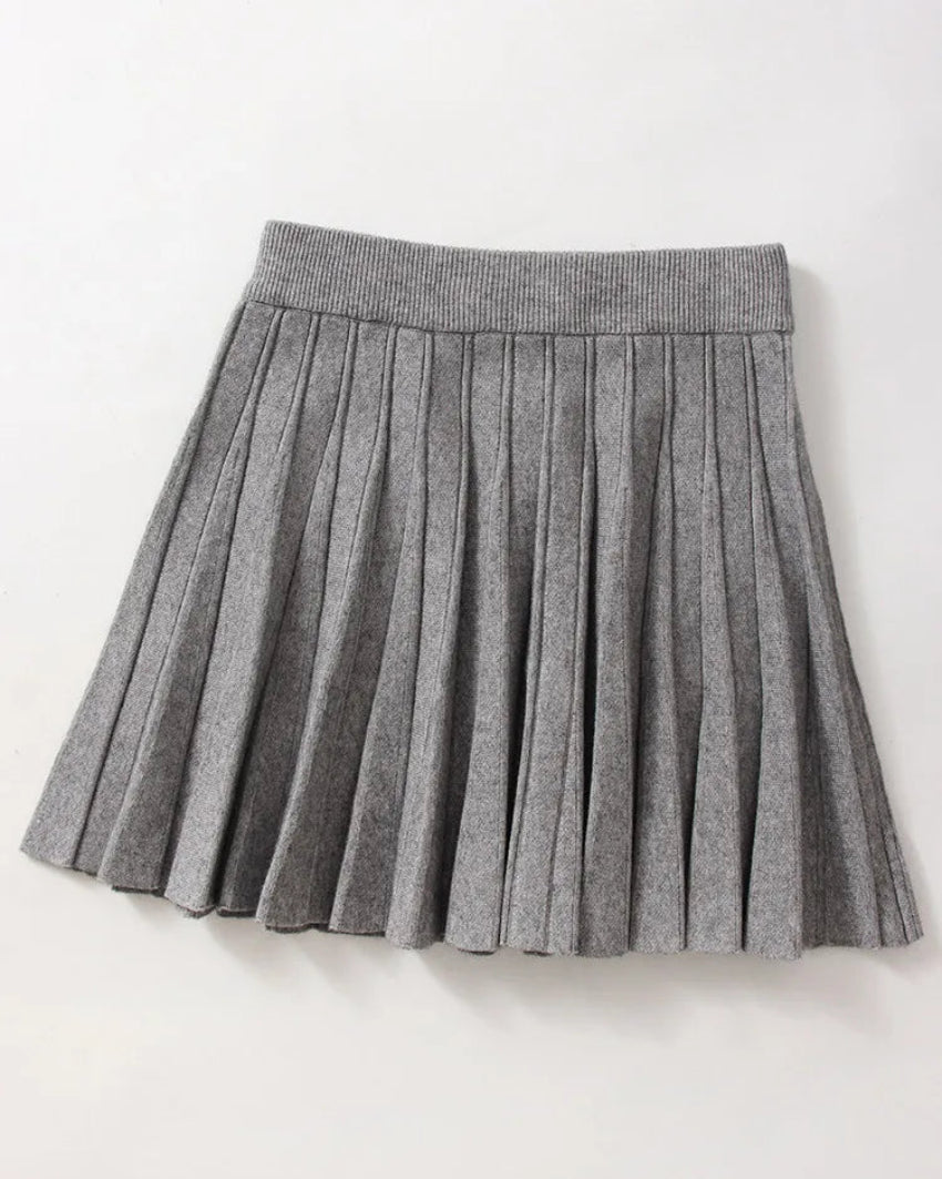 Jupe Camille tricotée gris pour femme, coupe au-dessus du genou avec taille unique.