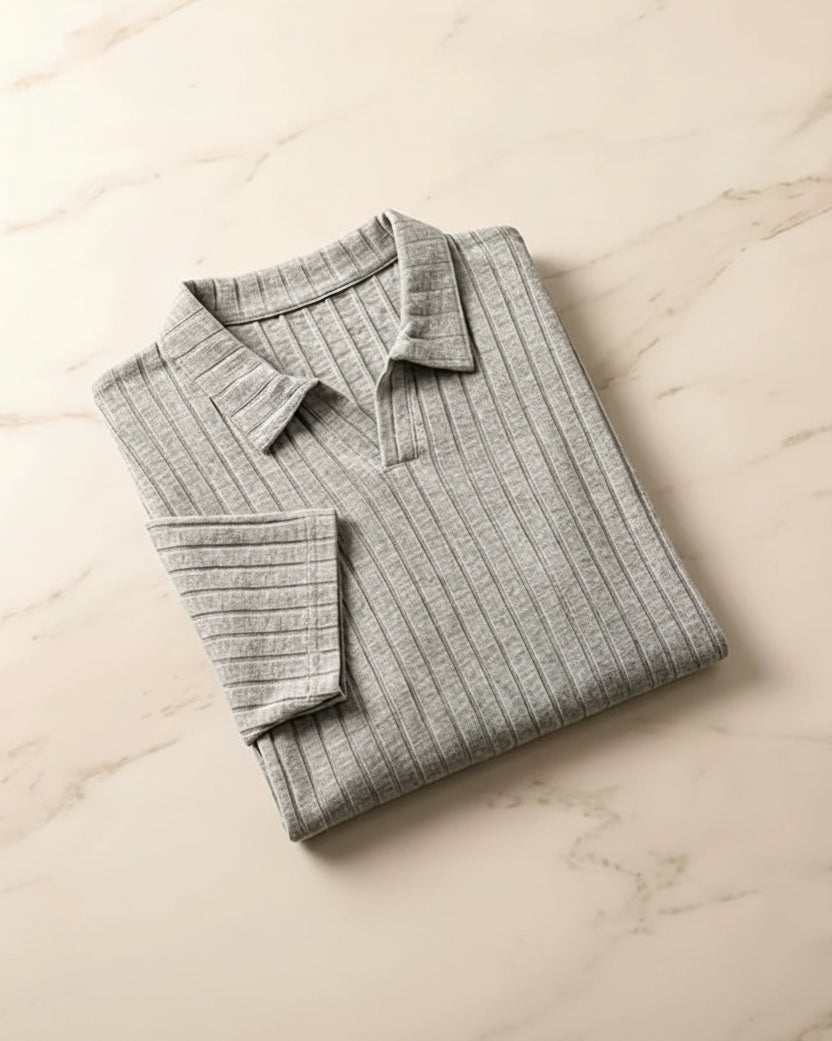 Polo Émile gris en tricot côtelé, style sophistiqué et finition premium.