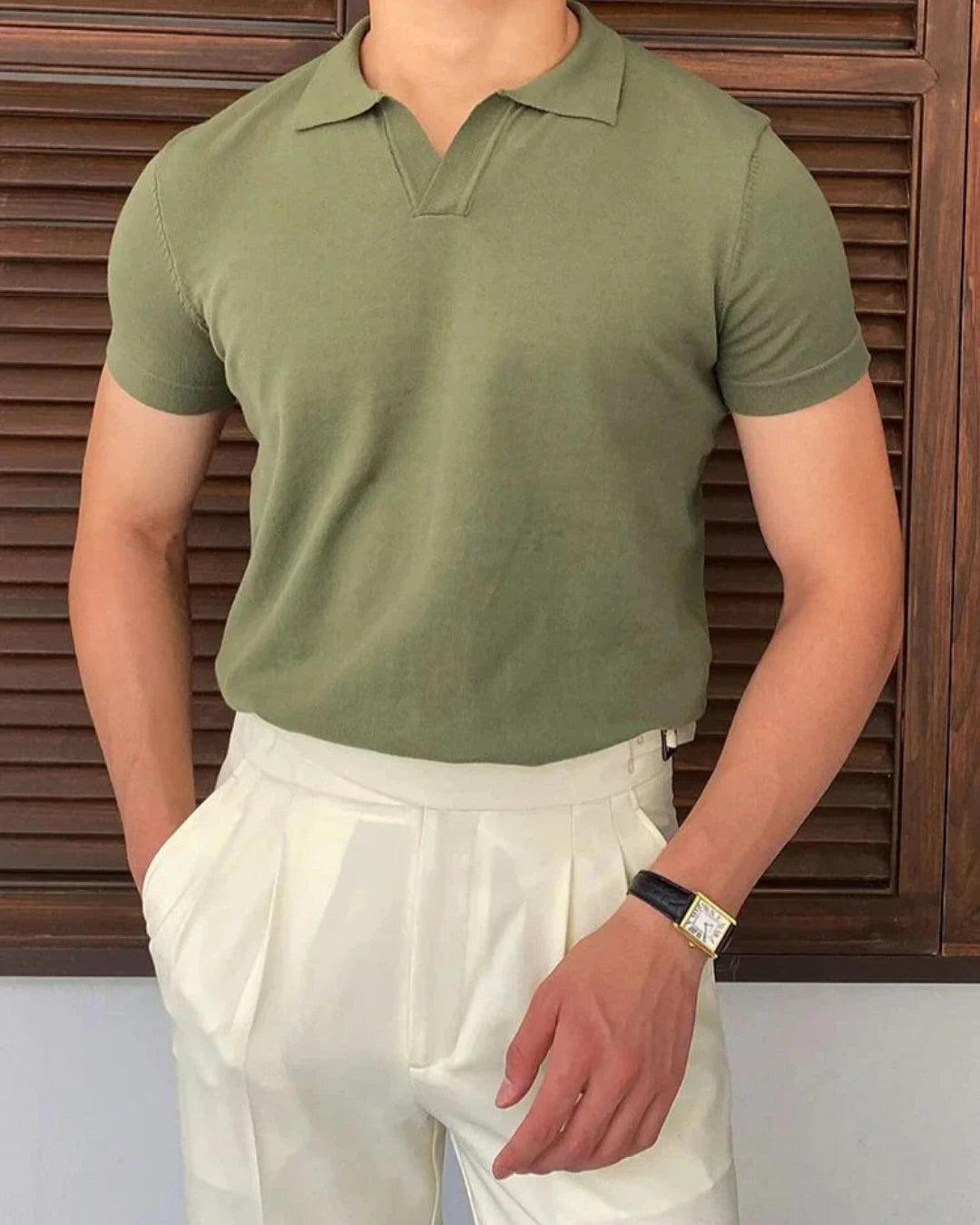 Polo Ethan vert pour homme, tissage artisanal et tissu léger.