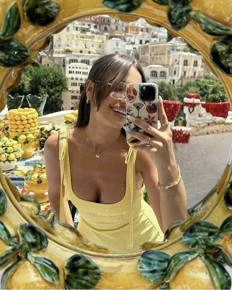 Robe Inès jaune, tenue élégante et féminine avec motif imprimé et coupe mi-mollet.