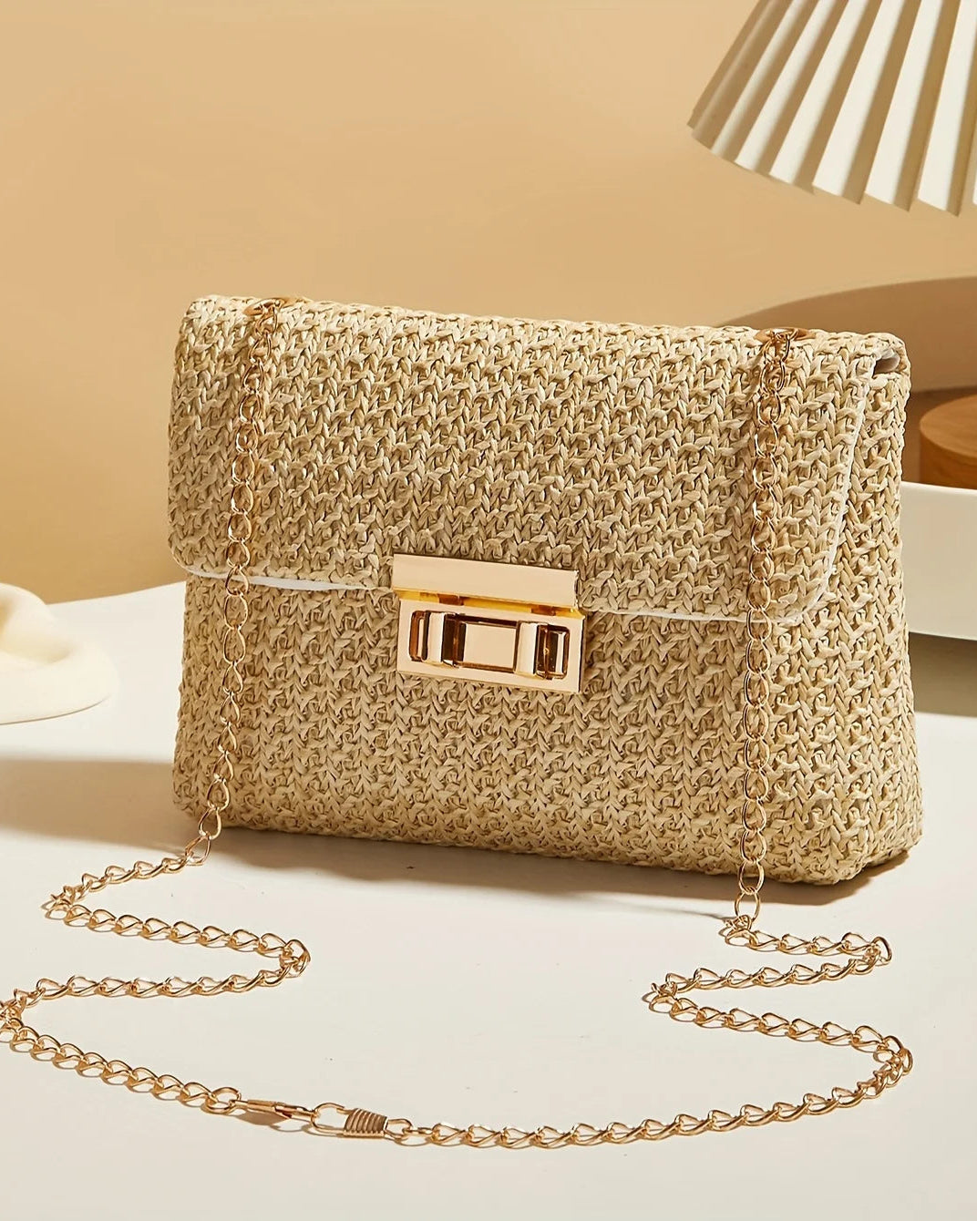 Sac Manon Beige2, sac tissé chic et léger pour une tenue raffinée.